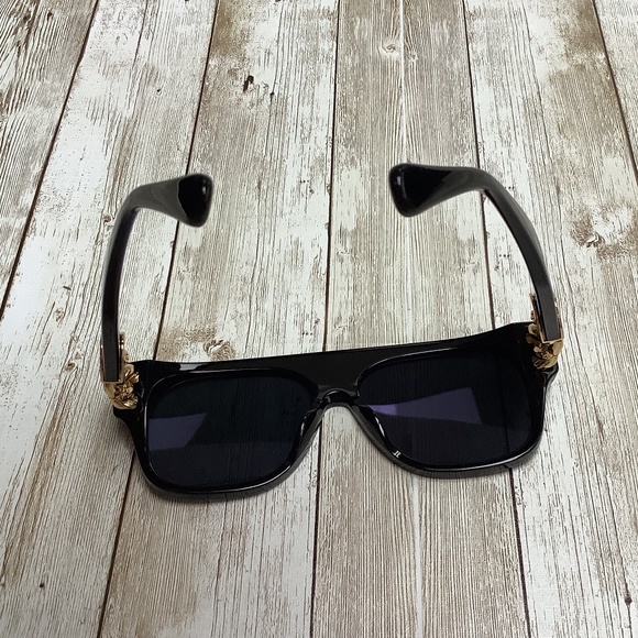 Stella McCartney Falabella Chain Square Flat Sunglasses Black Gold main image 9